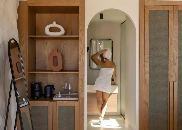 Solus Milos Adamantas