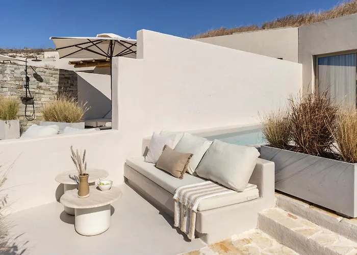 Solus Milos Adamantas